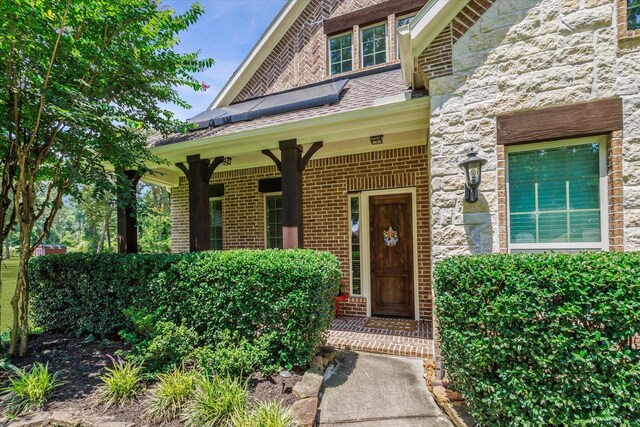 property entrance with covered porch