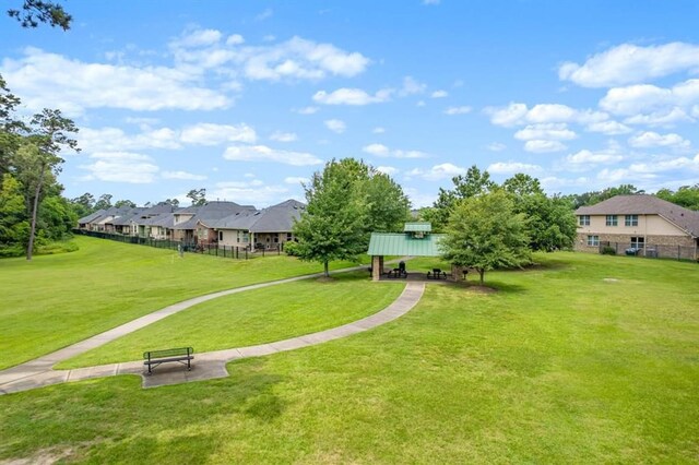 view of property's community featuring a lawn