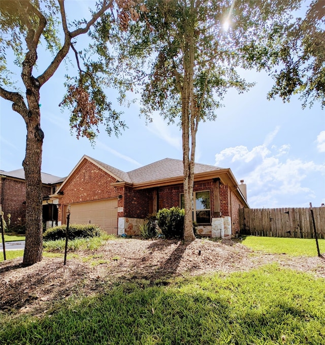 view of front of house featuring a front lawn and a garage