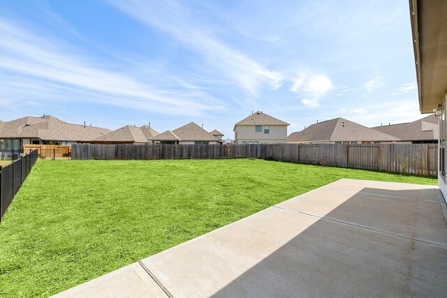 view of yard featuring a patio