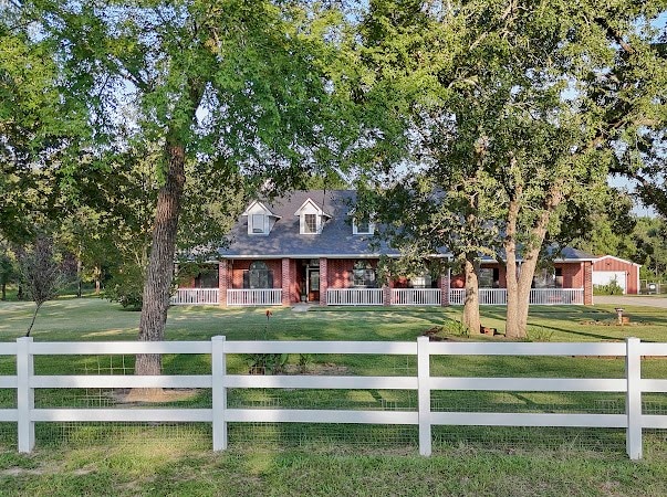 view of front facade with a front yard