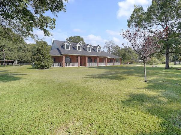 view of front of house with a front yard