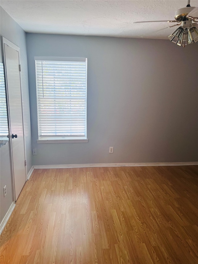 unfurnished room with light hardwood / wood-style flooring and ceiling fan