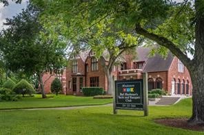 view of property's community featuring a yard