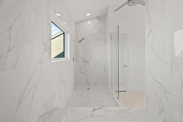 bathroom featuring a tile shower and ceiling fan