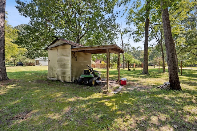 view of yard with a carport