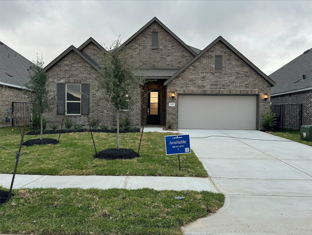 view of front of house featuring a front yard and a garage