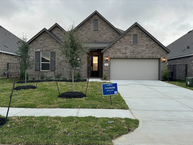 view of front of house featuring a front yard and a garage