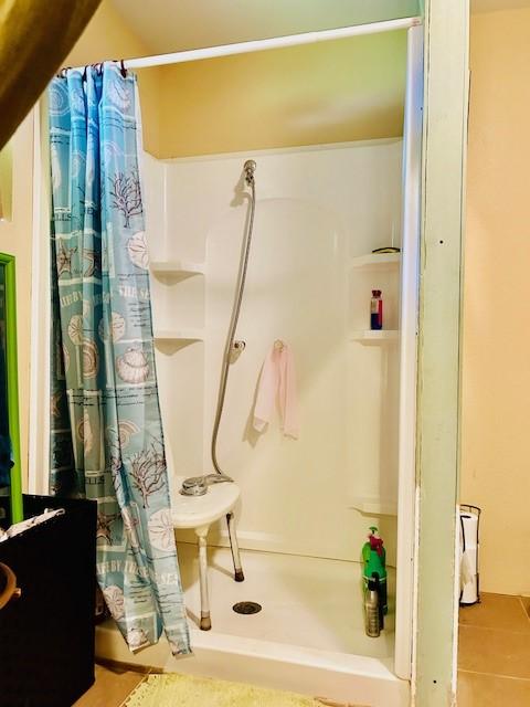 30470 Reids Prairie Rd, Waller, TX 77484 - full bath with a shower with curtain and tile patterned flooring