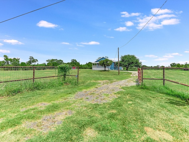 view of yard featuring a rural view