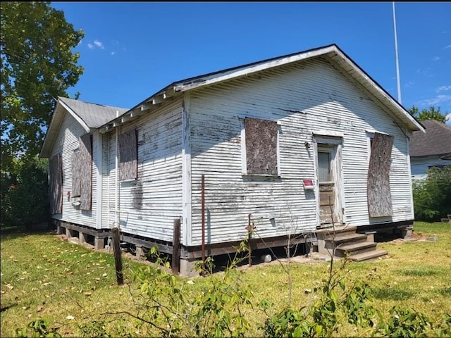 exterior space featuring a yard