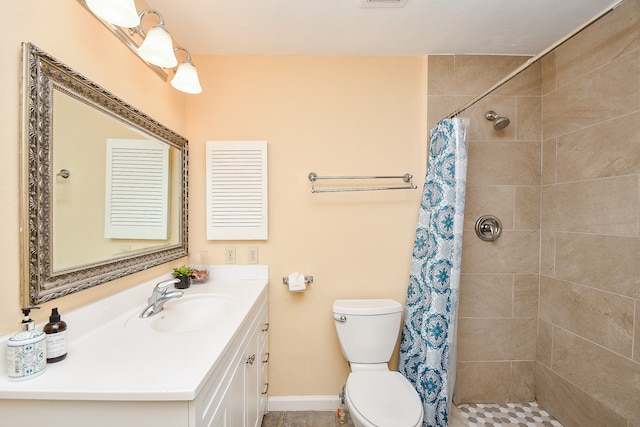 bathroom with a shower with curtain, toilet, and vanity