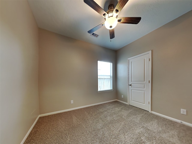 carpeted empty room featuring ceiling fan