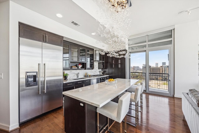 kitchen featuring a chandelier, appliances with stainless steel finishes, a sink, and visible vents