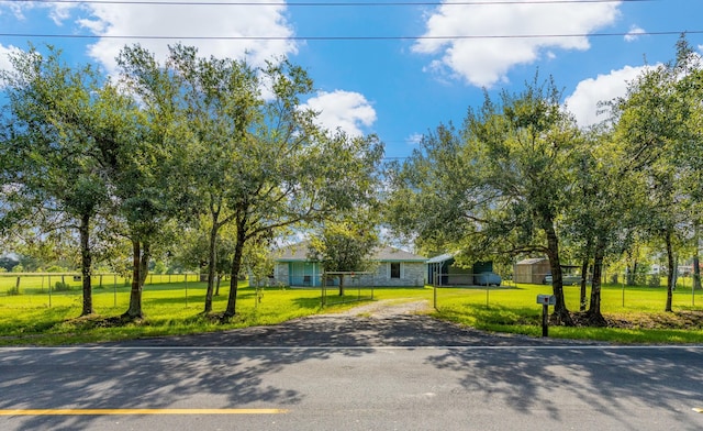 view of front of house featuring a front yard