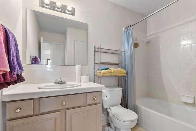 full bathroom featuring toilet, a textured ceiling, vanity, shower / bathtub combination with curtain, and decorative backsplash