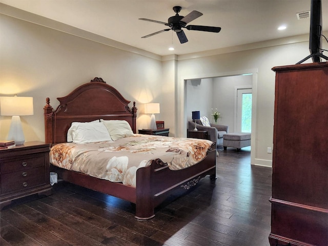 bedroom featuring dark wood-style floors, recessed lighting, visible vents, a ceiling fan, and baseboards