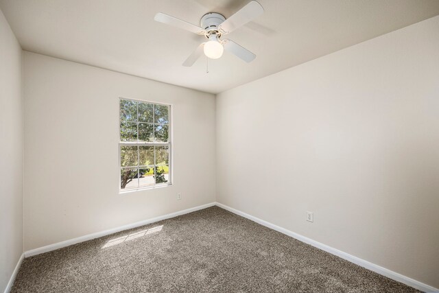 carpeted empty room featuring ceiling fan