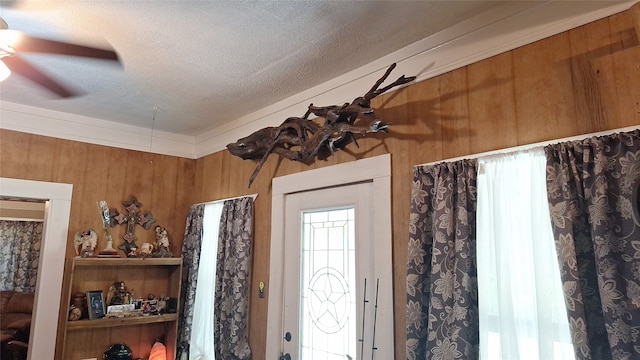 interior details featuring ceiling fan and a textured ceiling