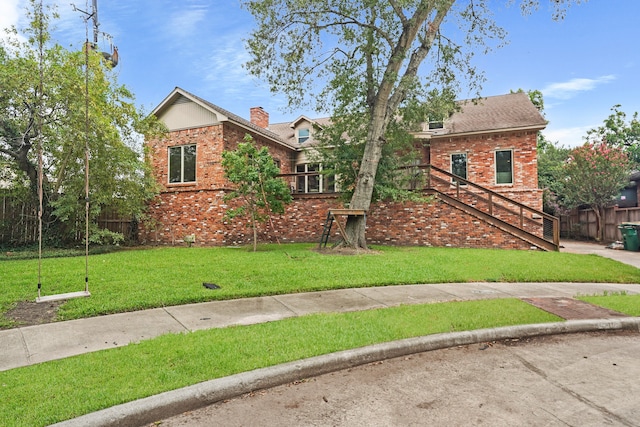 view of front of house featuring a front lawn