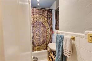 bathroom with shower / bathtub combination with curtain