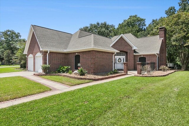 view of front of house featuring a garage and a front yard