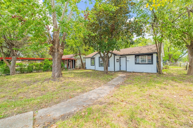 view of front of home with a front lawn