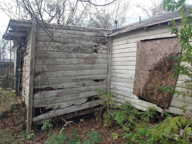 view of outbuilding