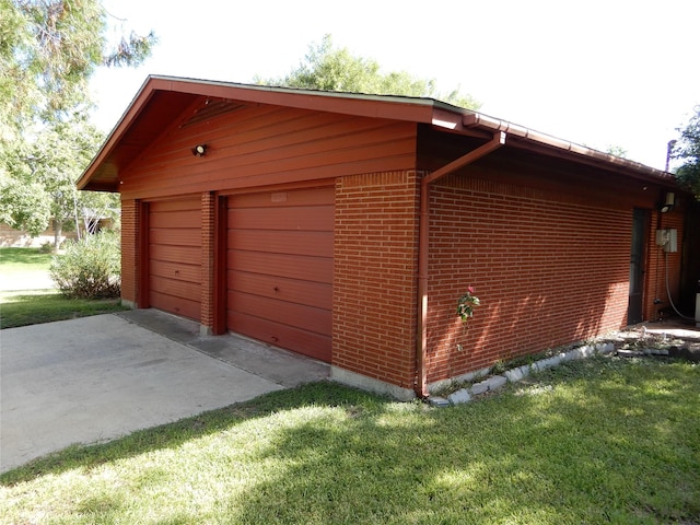 garage featuring a lawn