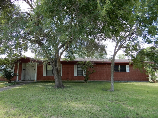 ranch-style house with a front lawn