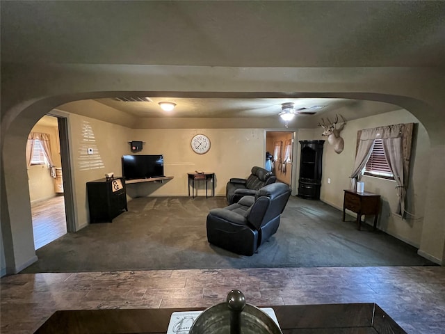 carpeted living room featuring ceiling fan