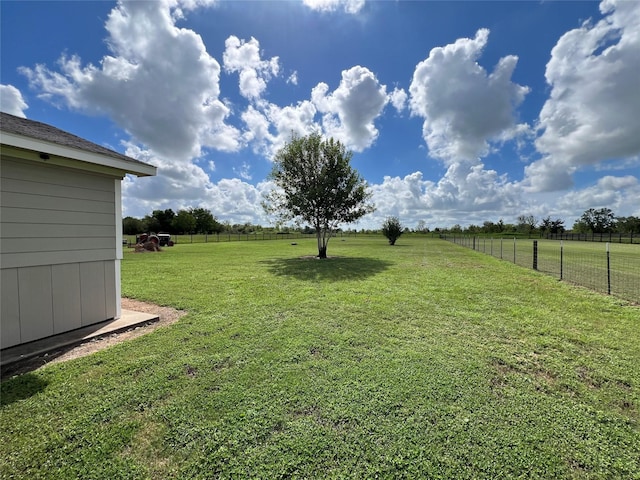 view of yard featuring a rural view