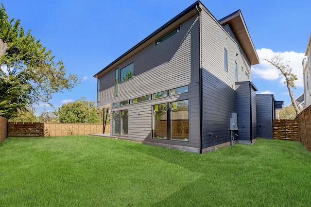 back of house featuring a yard