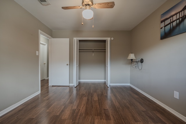 unfurnished bedroom with dark wood-type flooring, ceiling fan, and a closet