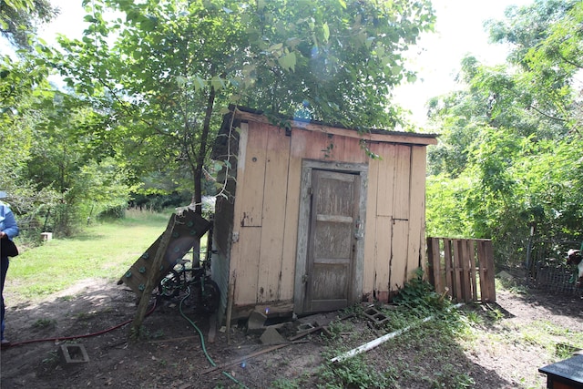 view of outbuilding