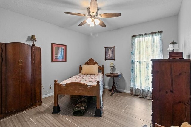 bedroom featuring ceiling fan