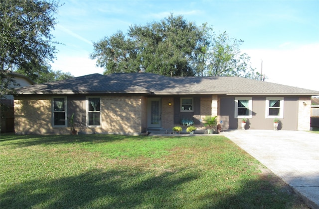 single story home with a front yard