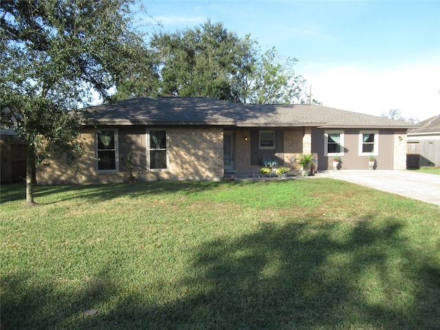 single story home featuring a front yard