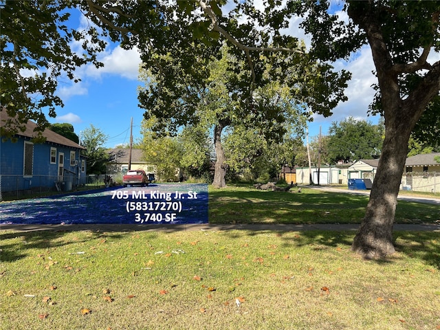 Listing photo 2 for 705 Ml King Jr St, Texas City TX 77590