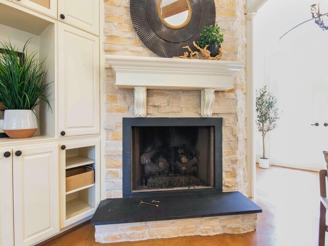 room details featuring a fireplace and hardwood / wood-style flooring