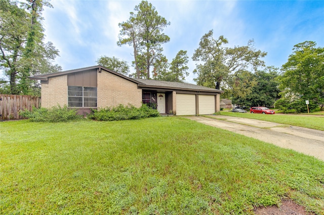 view of front of home featuring a garage and a front yard