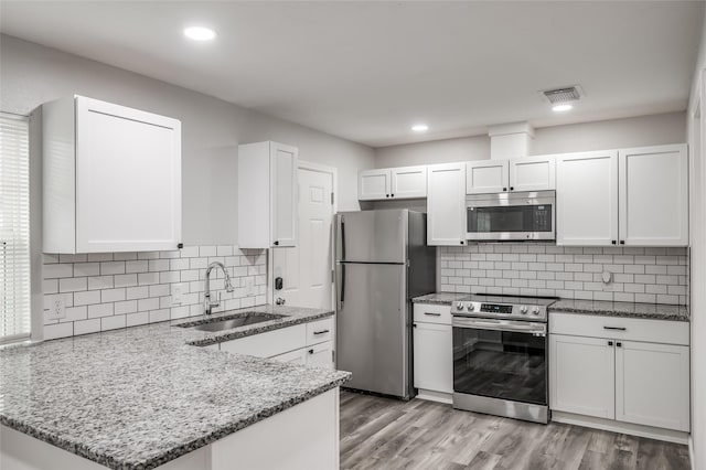 kitchen with visible vents, stainless steel appliances, and white cabinetry