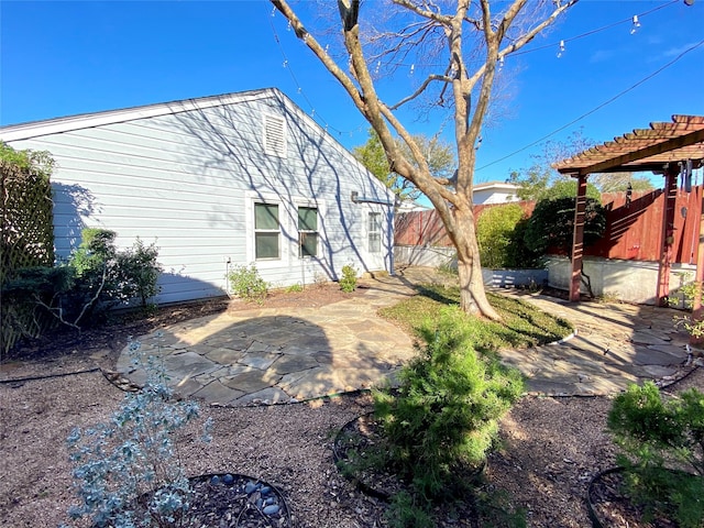 view of yard featuring a patio