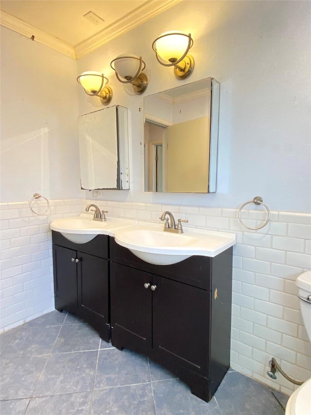 bathroom featuring tile walls, decorative backsplash, dual vanity, and toilet