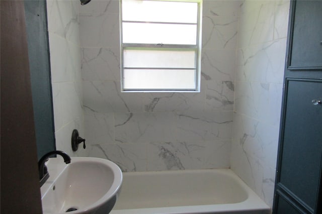 bathroom featuring sink and tiled shower / bath combo