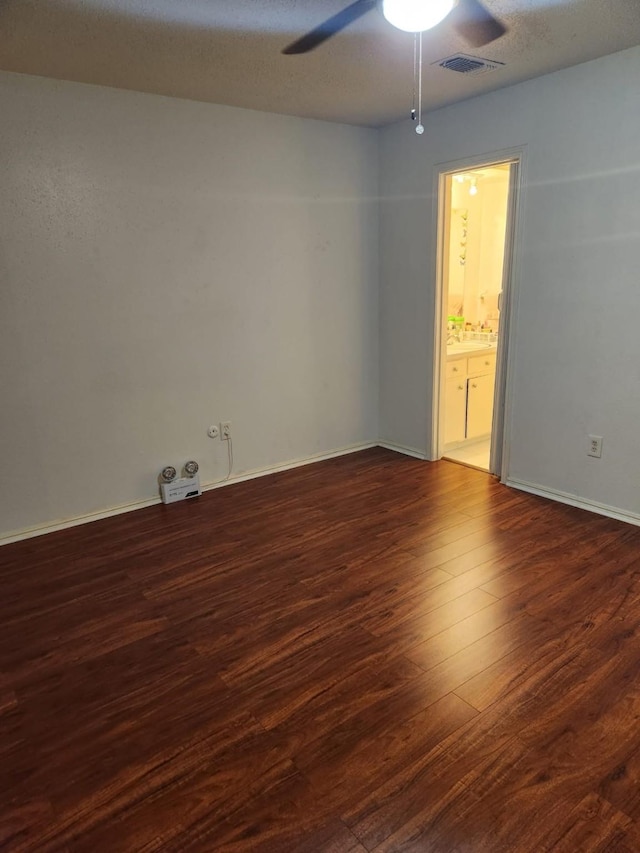 unfurnished room with dark wood-type flooring and ceiling fan