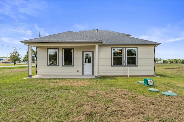 view of front facade with a front yard