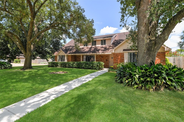 view of front of house featuring a front yard