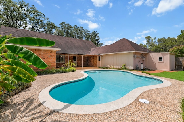 view of swimming pool