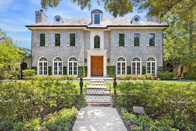 view of colonial inspired home